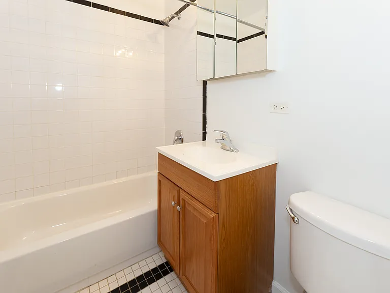 517 W. Oakdale — Photo 16