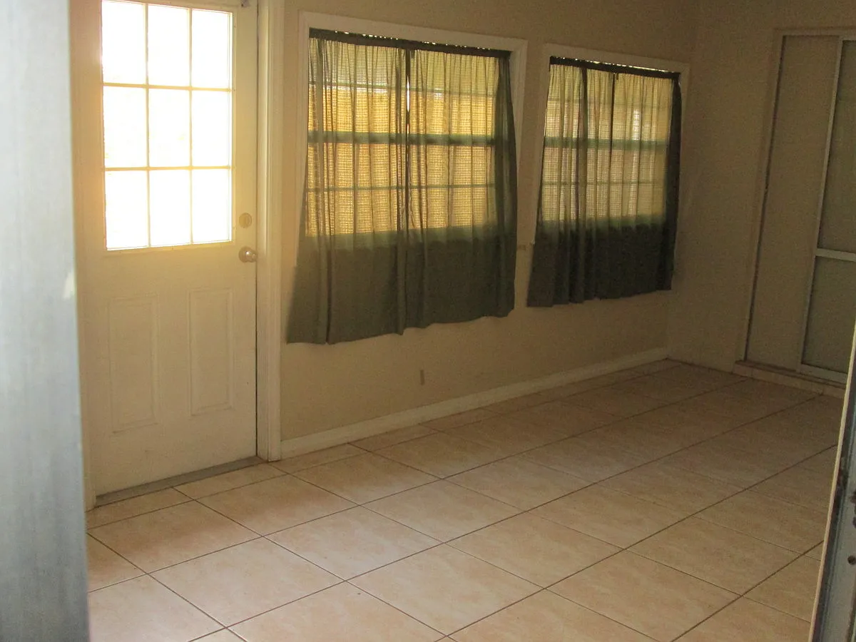 4 bed, 1919 sqft, $2,995 — Photo 4