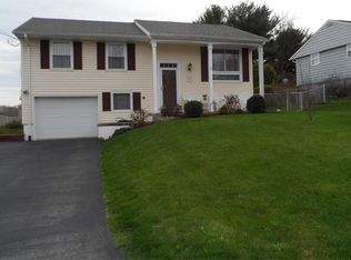 9861 Deerfield Dr, North Huntingdon, PA 15642