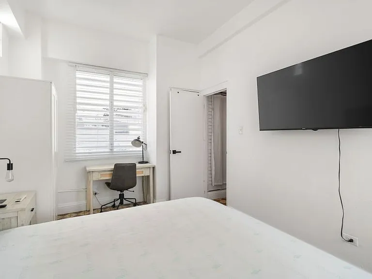Cond EL Koury 656 Calle Figueroa — Photo 18