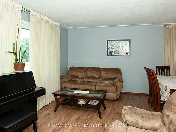 3rd image of 38 Roehampton Ave