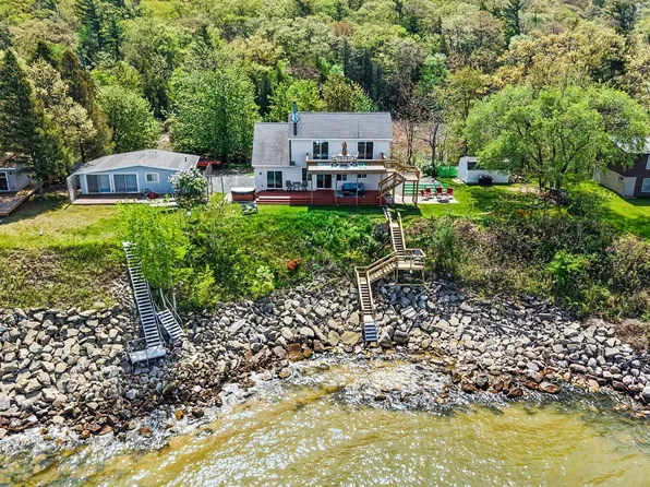 3053 N Lakeshore Dr, Mears, MI 49436