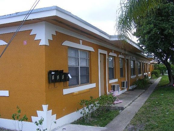 4th image of 700 NW 14th Way