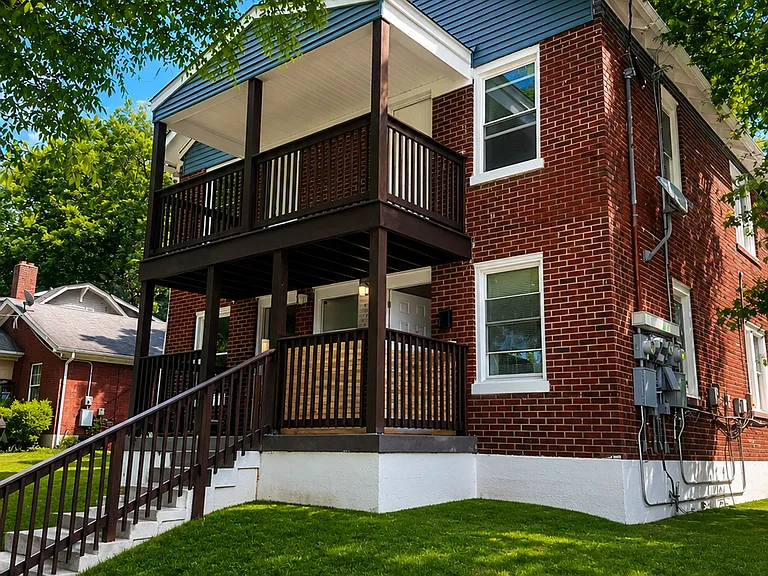 1724 W Ormsby Ave — Photo 2