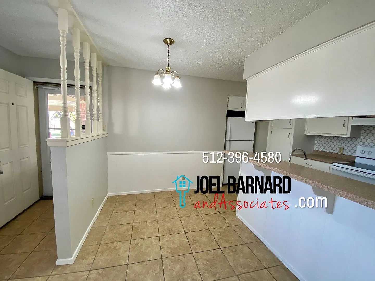 Available Now: Conveniently Located Duplex — Photo 2