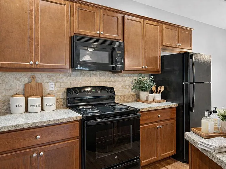 Palomar View Apartments — Photo 7