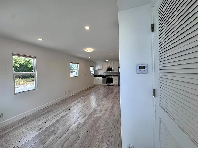 102 S K St #4 — Photo 12