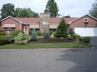 65 Chalmers St, Springfield, MA 01118