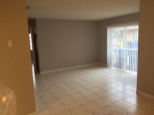 1st image of 3133 Bloomingdale Villas Ct