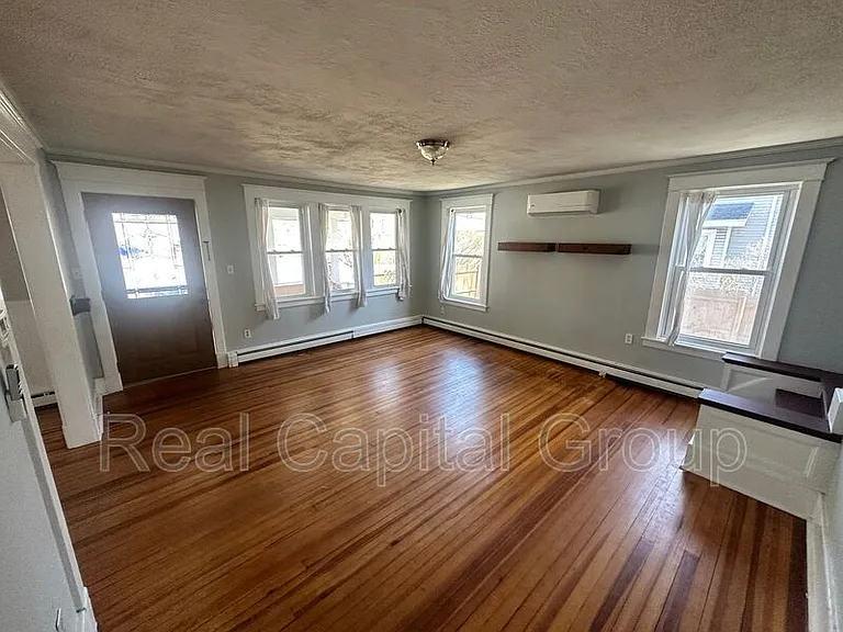 376 Kenwood Ave — Photo 8