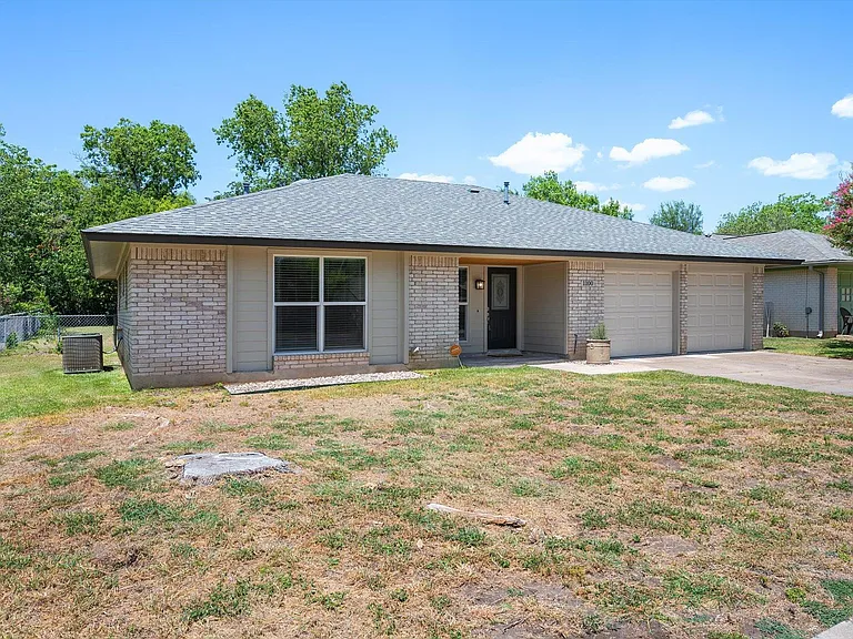 1100 Red Cliff Dr — Photo 4