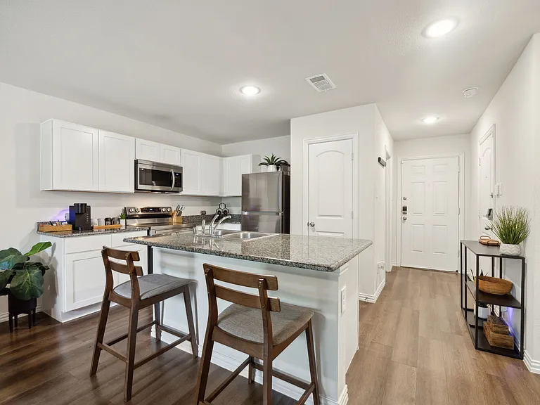 2326 Harding St — Photo 12