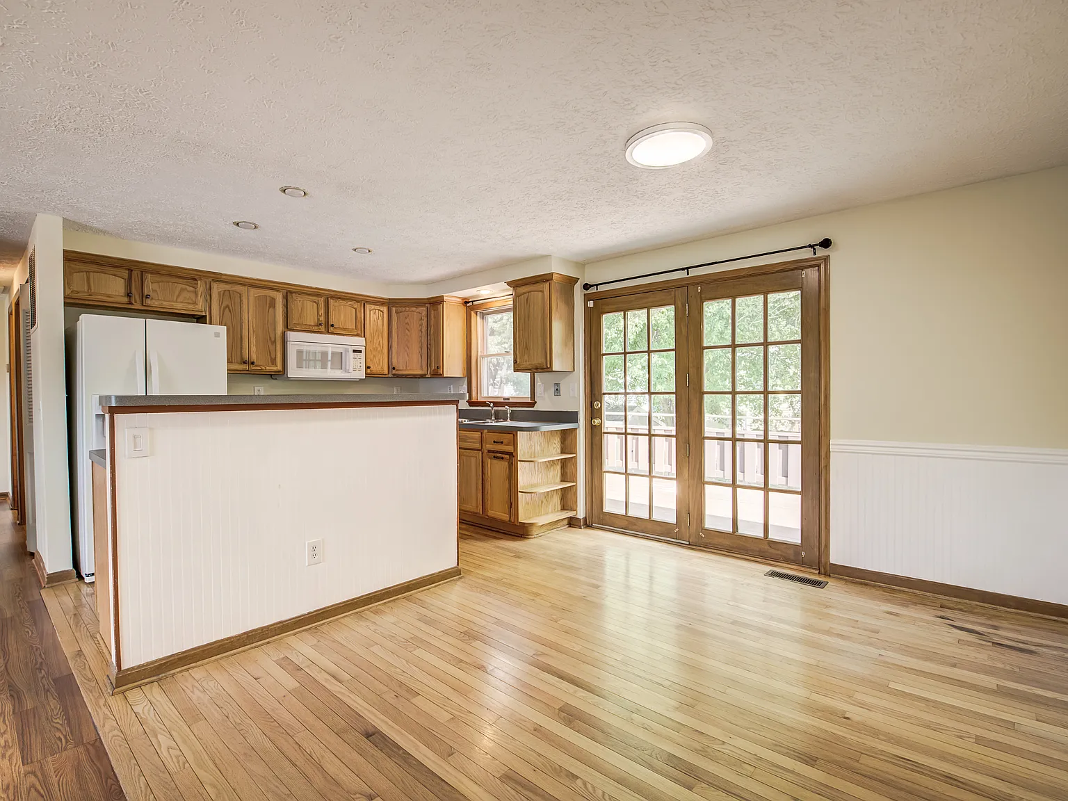 4 bed, 2003 sqft, $2,900 — Photo 4