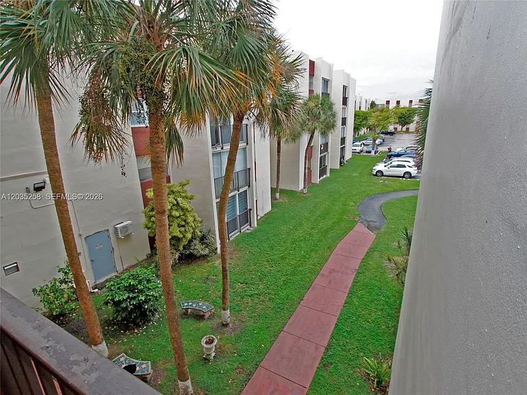 9411 SW 4th St #308 — Photo 22