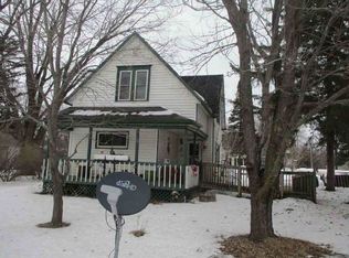 210 Mill St, Iola, WI 54945