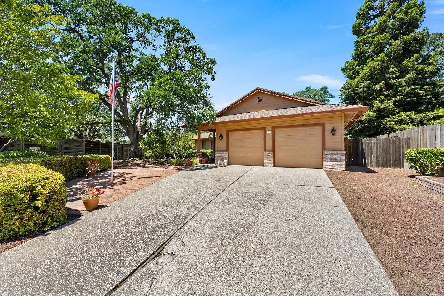312 Walton Way photo 1