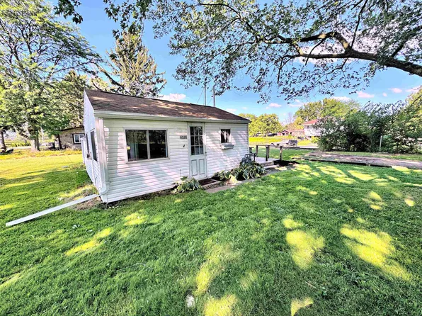 6520 Young Rd, Omro, WI 54963