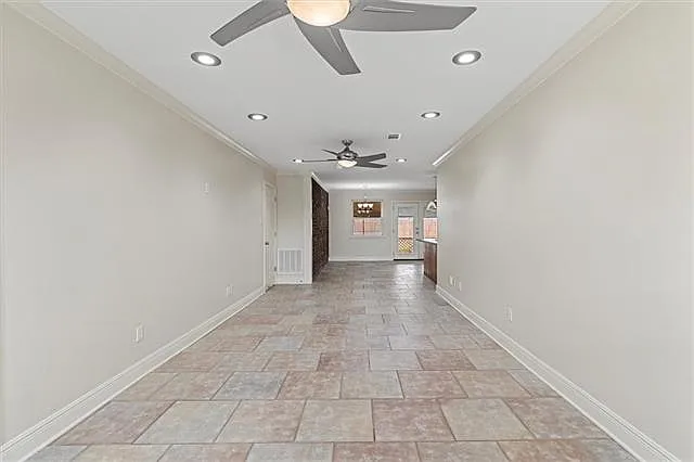 2716 N Sibley St — Photo 3