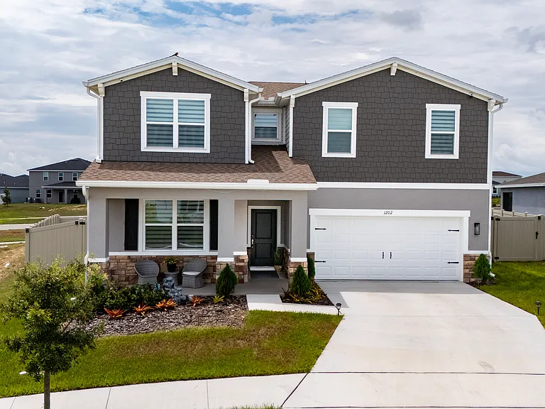 1202 Normandy Dr — Photo 1