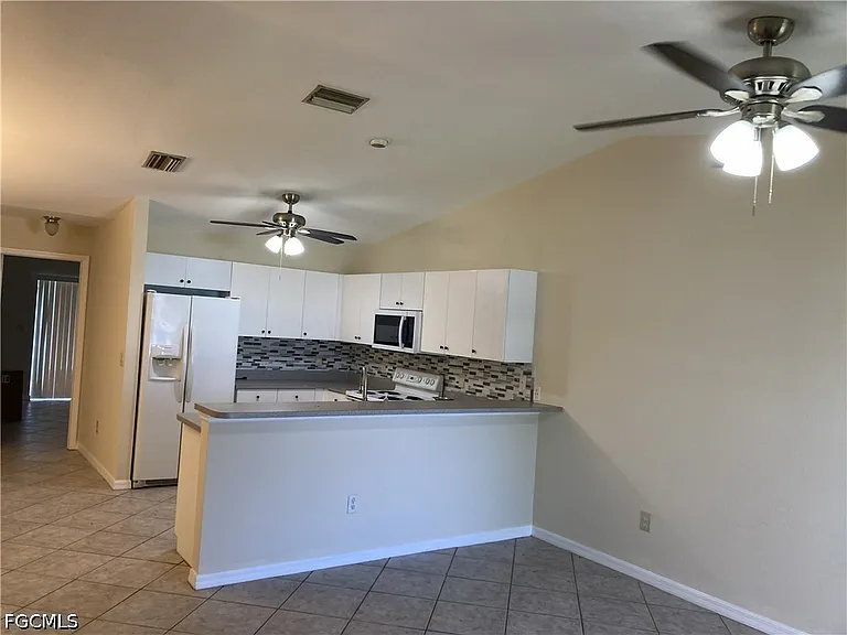 4415 SW 7th Pl — Photo 3