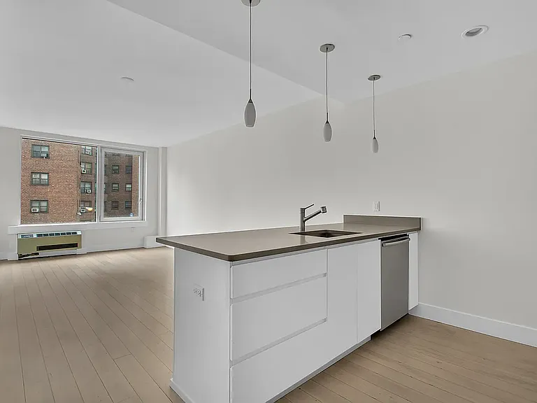 109 Gold St #5C — Photo 3