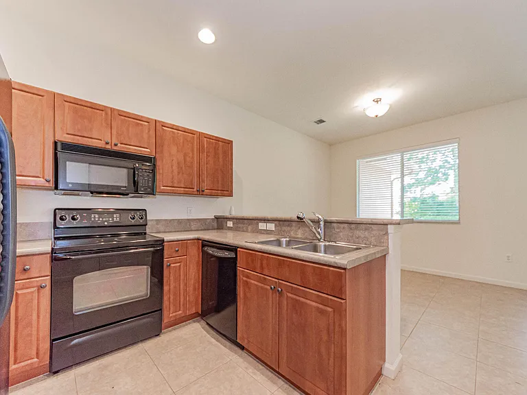 2563 Stockbridge Sq SW — Photo 8