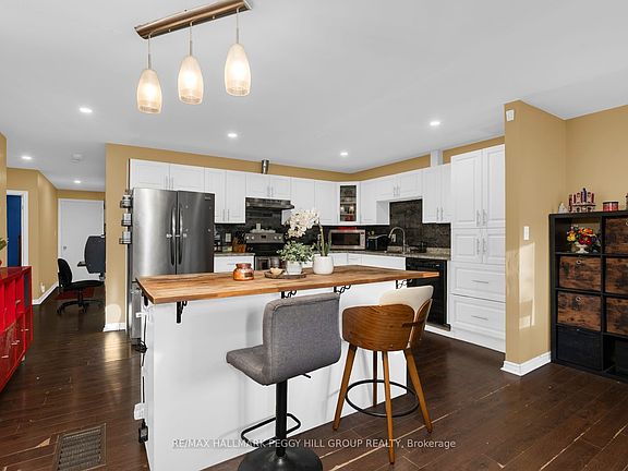3rd image of 375 Fitton St