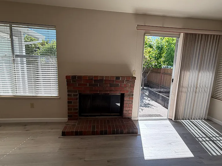 100 Cornell St — Photo 17