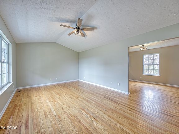 4th image of 315 Landau Dr