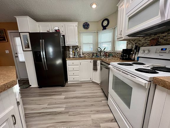 3rd image of 3808 Buena Vista Dr S