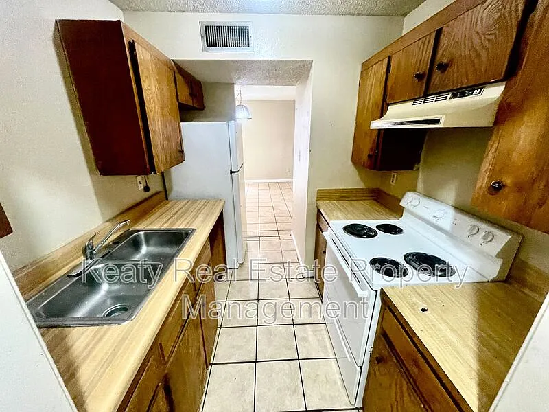 2 bed, 1.0 bath, 1000 sqft, $675 — Photo 4