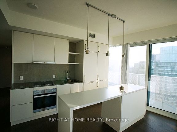 3rd image of 100 Harbour St #5704