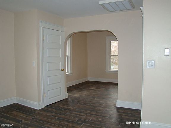 1317 Wildwood Living Room 3