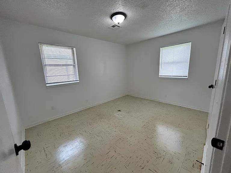 541 NW 114th St — Photo 10