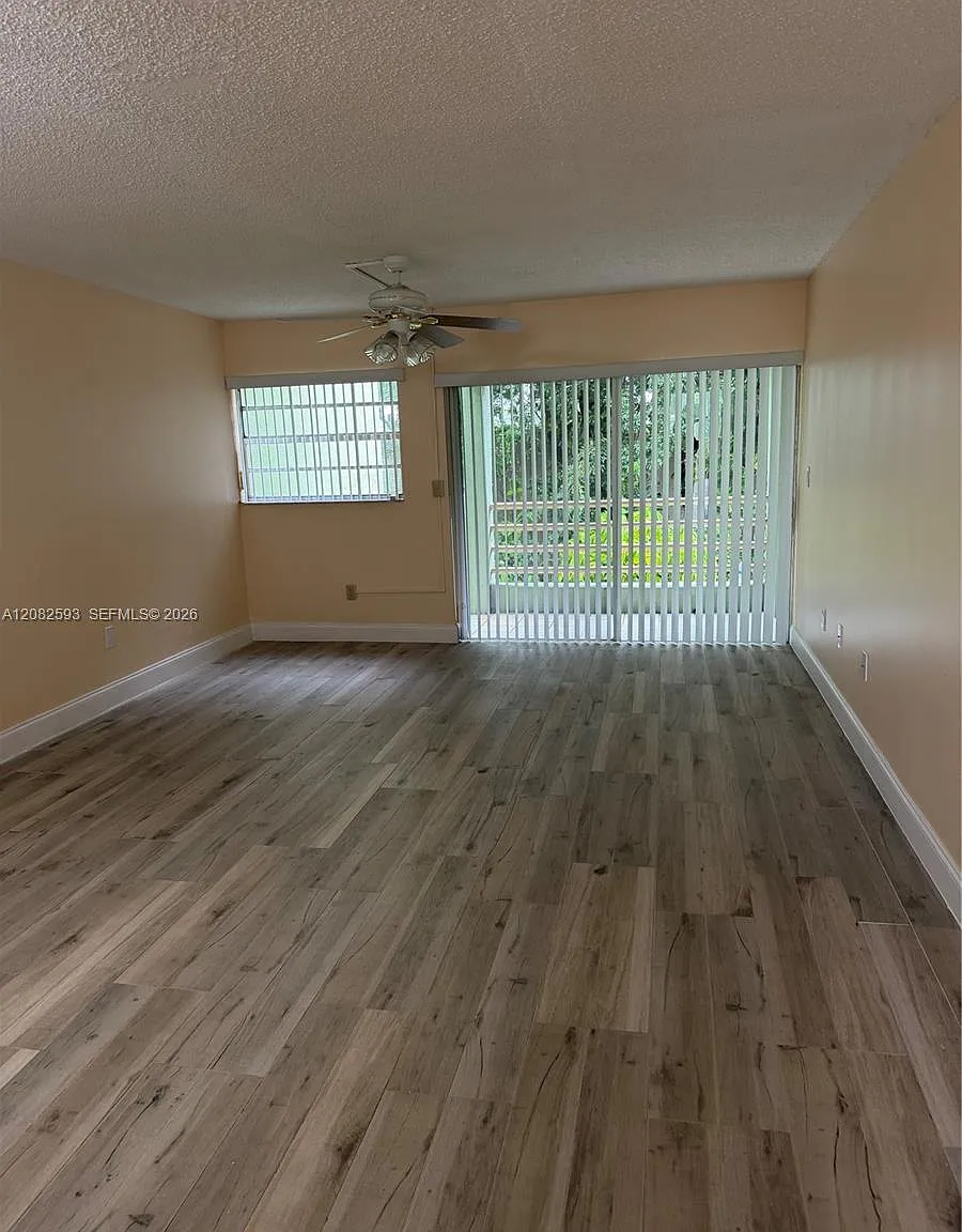 Patio West One Condo — Photo 3