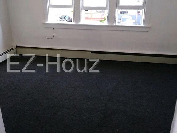 5th image of 42 Phyllis Ave