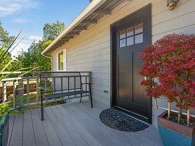 4th image of 22729 NE 12th Pl