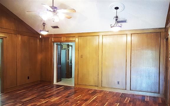 3rd image of 1425 Wood Creek Dr