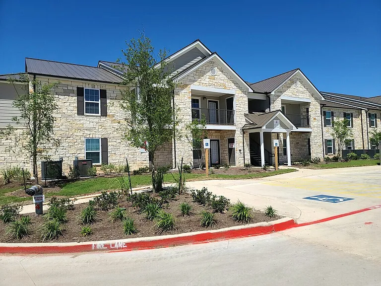 Western Springs Apartments — Photo 19