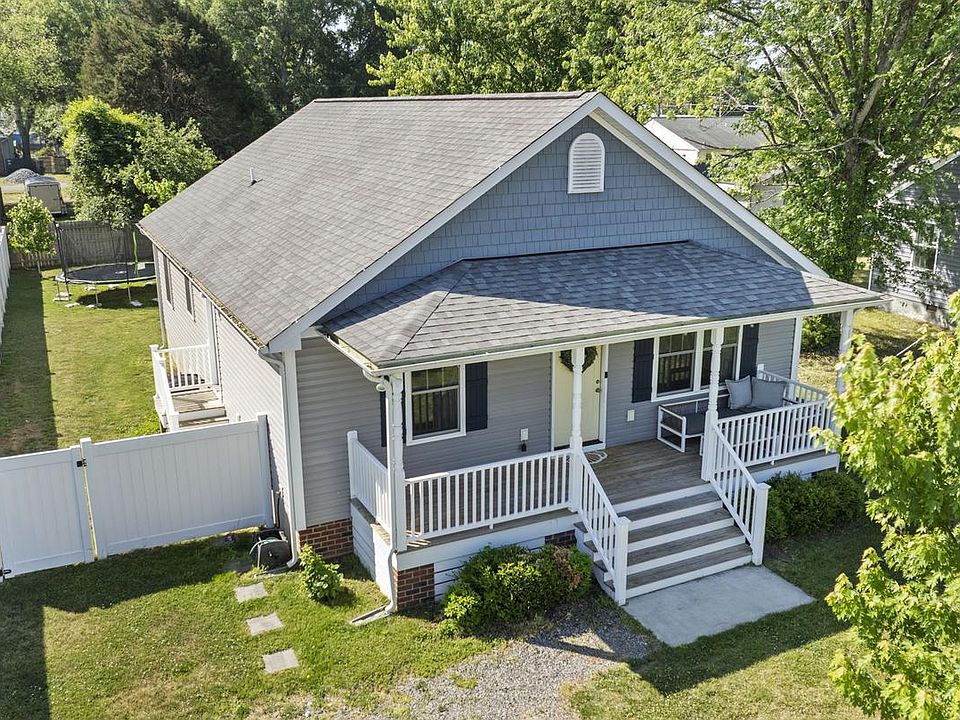 1st image of 320 2nd St