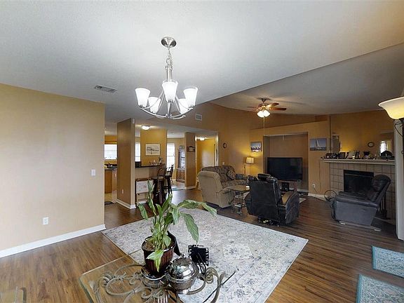 4th image of 2211 Blue Lake Dr
