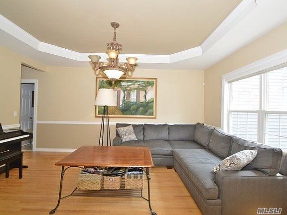 4th image of 5 Hearthstone Ln