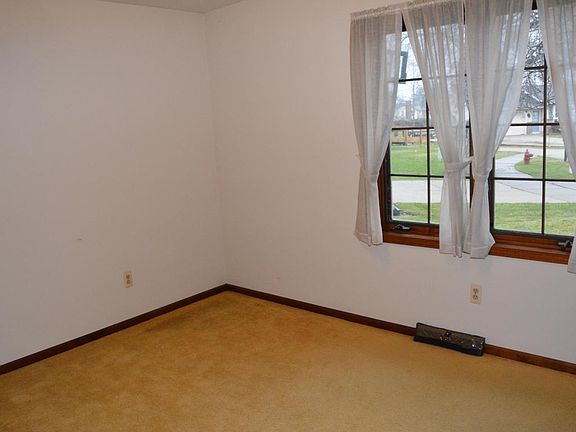 5th image of 4452 42nd St SW