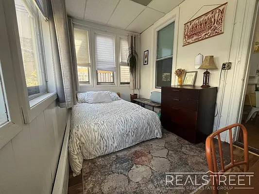 Rented by Real Street Inc | media 7