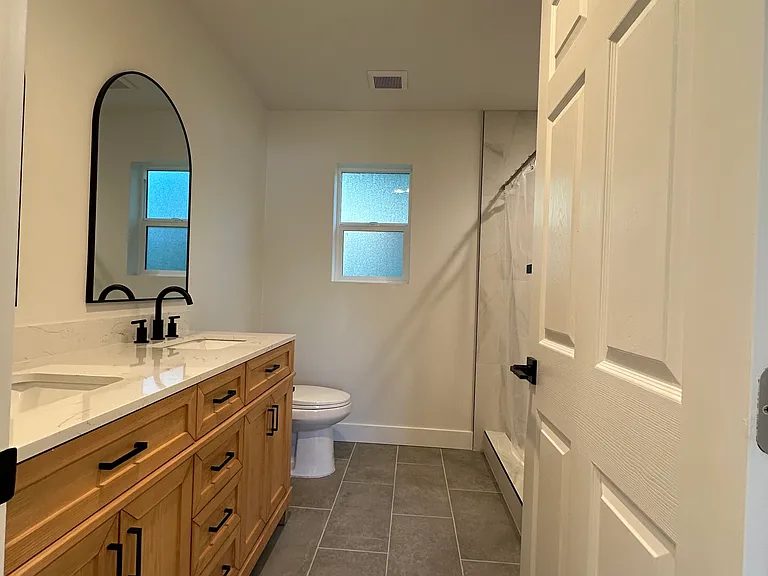 138 W Broadbent Dr — Photo 3