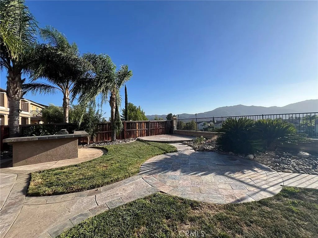 5 bed, 3393 sqft, $3,850 — Photo 2