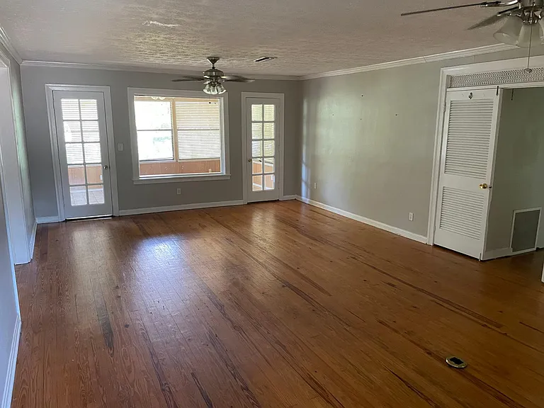 2123 University Blvd S — Photo 5