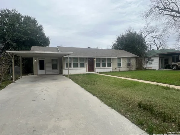 1012 E Walnut, Seguin, TX 78155