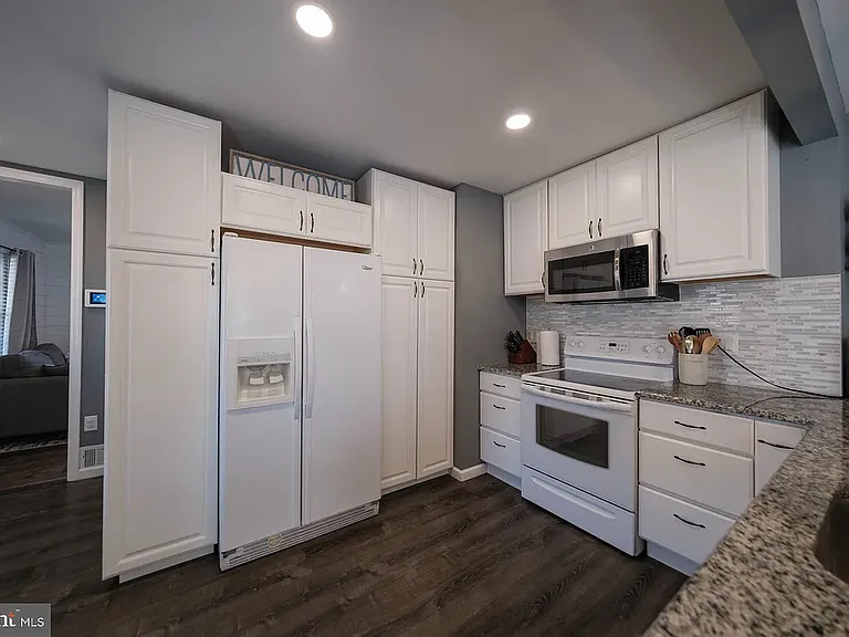 2640 Grandview Blvd — Photo 44