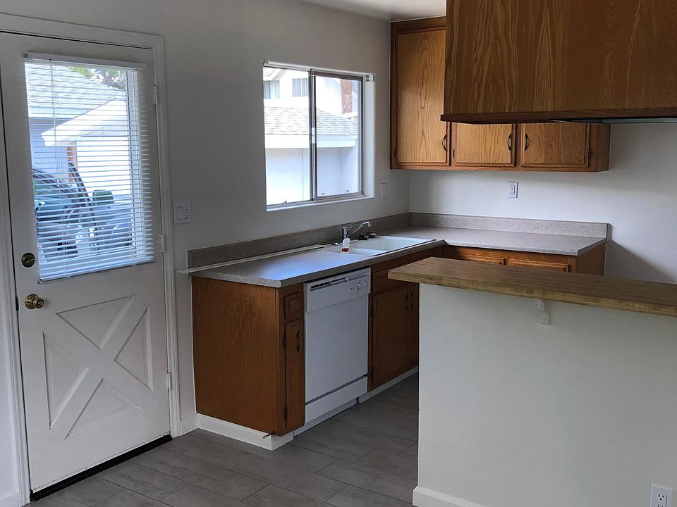 2nd image of 2541 Elden Ave APT D